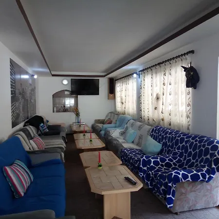 Pensiunea Serbeca Guest house Brosteni